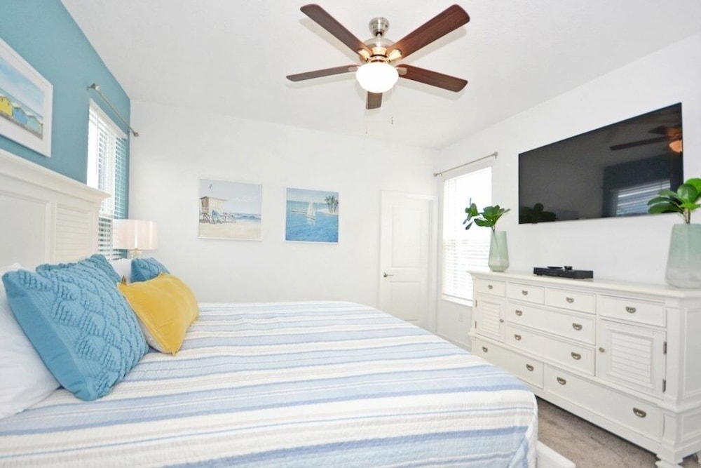 Champions Retreat 5 Bedroom Home by RedAwning