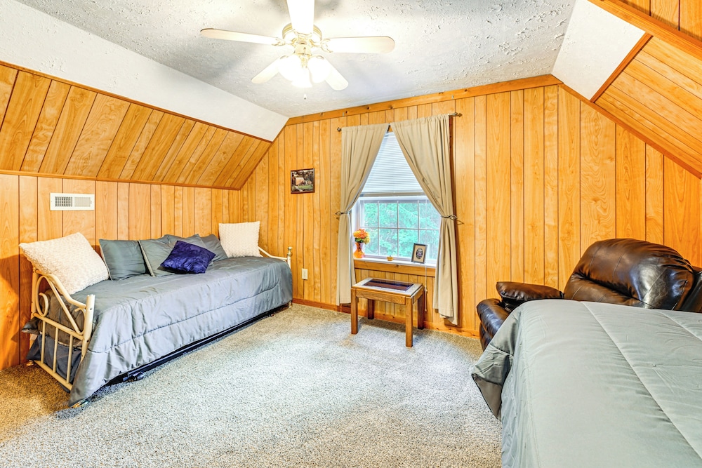 7 Mi to Franklin: Peaceful Home w/ Deck & Yard! view 5