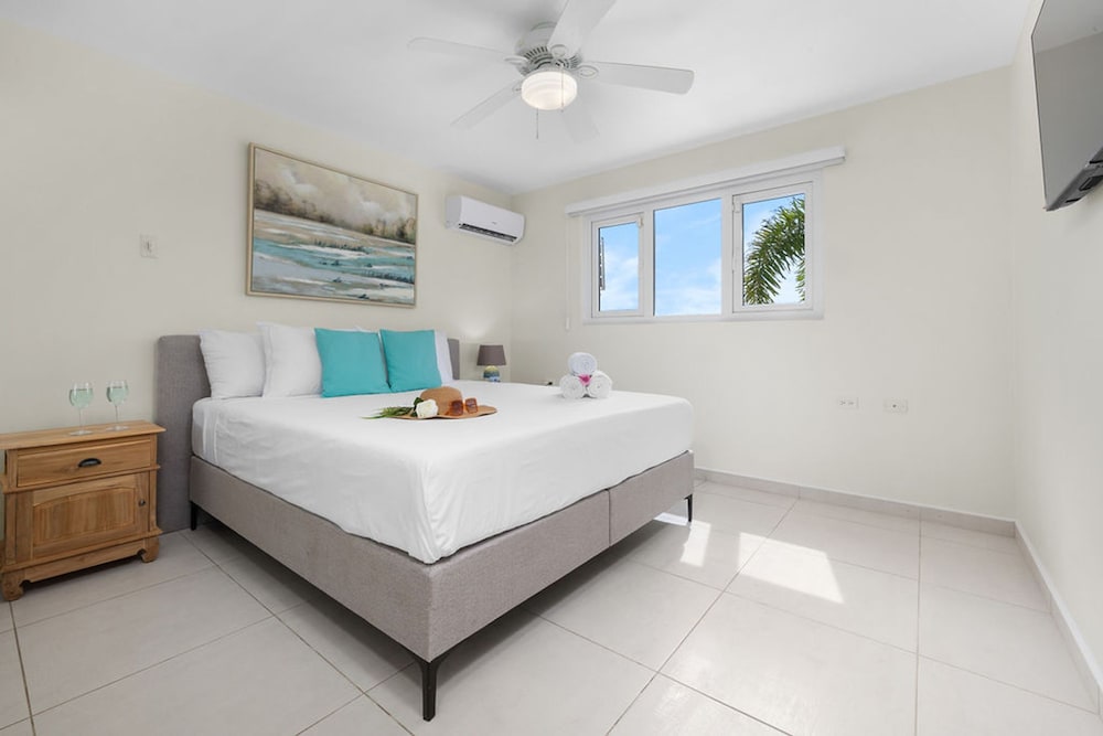 Central 4br3ba Villa w Ocean Views Private Pool