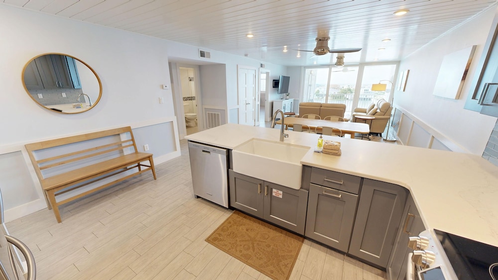 Dolphin Point 604c 2 Bedroom Condo