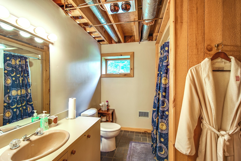 8 Mi to Okemo Mountain Resort: Mtn-view Retreat!