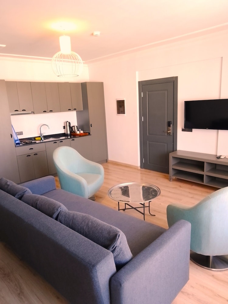 Lovely Flat with Sweet Balcony-ZAMBAK
