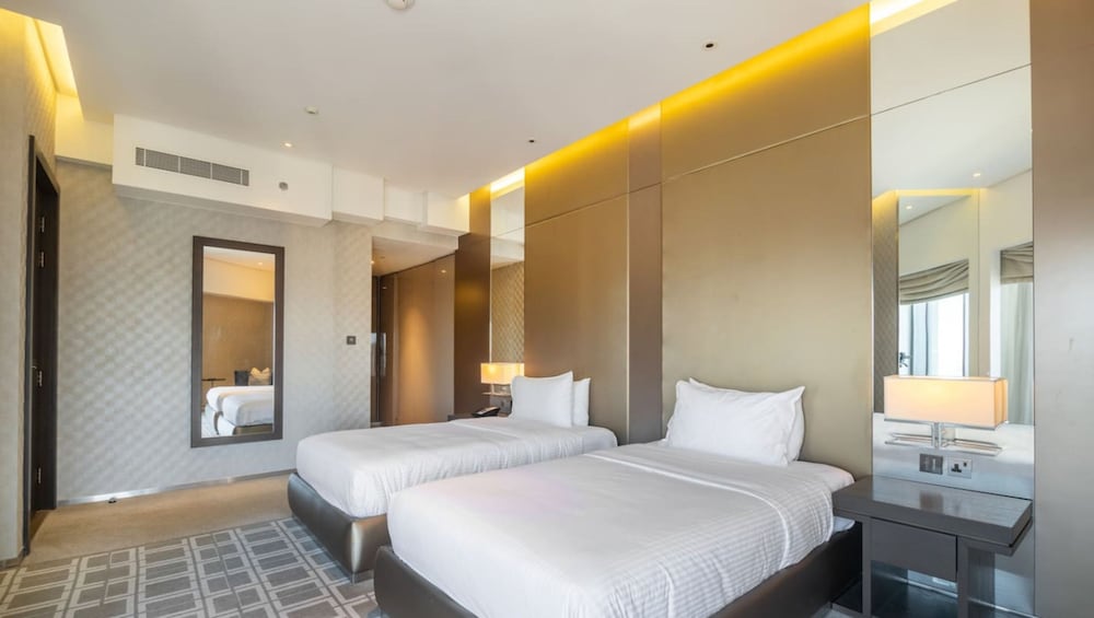Elegant 3BR With Pool Near Wafi Mall Dubai Frame