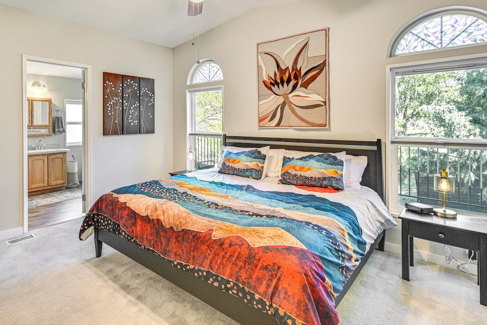 Creekside Buena Vista Retreat: Walk to Main St!