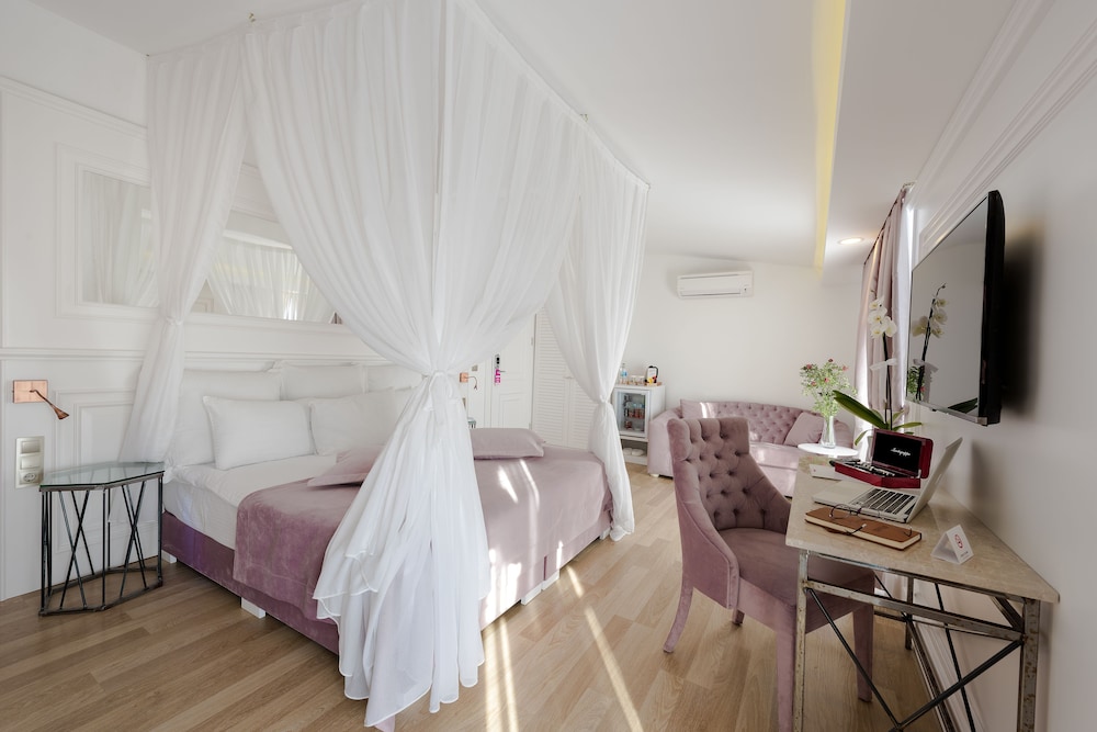 Nun By Laren Hotels - Image 6