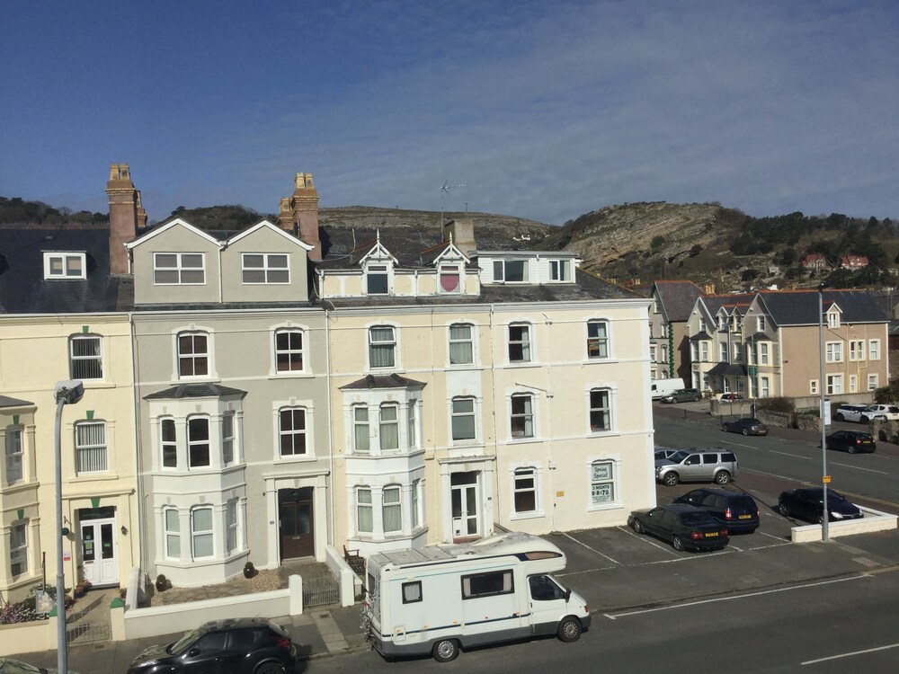 Plas Llwyd Guest House
