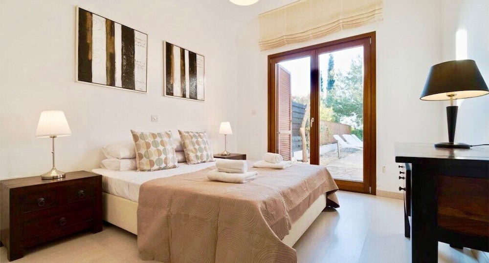 Beautiful 2 Bedroom Villa Proteus HG29 with private pool and pretty golf course views, Short walk to resort village square on Aphrodite Hills view 5