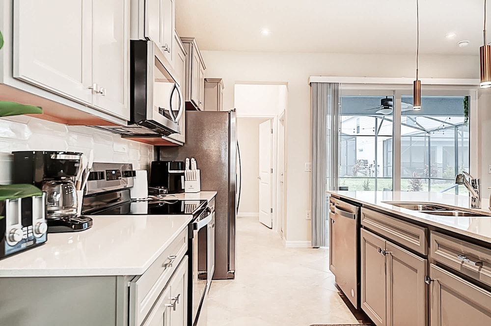 15975 Brand New 5BR Family House With Private Pool
