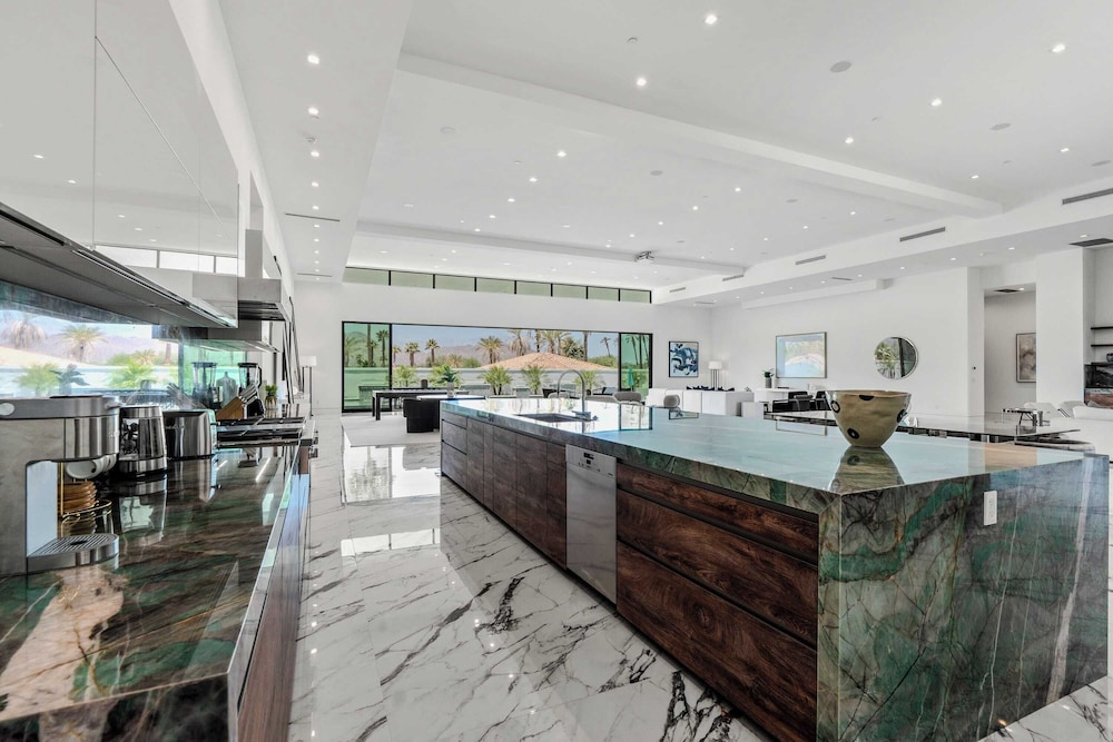 Indio Stay w/ Exclusive Amenities Pool, Hot Tub, Spa, Firepit Bravo Villa #16 by Avantstay