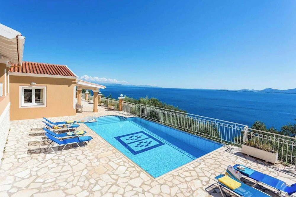 Villa Angela Nissaki