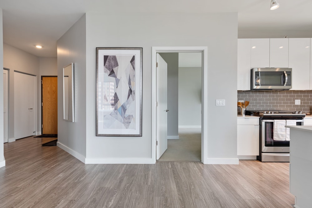 River North 2BR High Ceilings Comfort