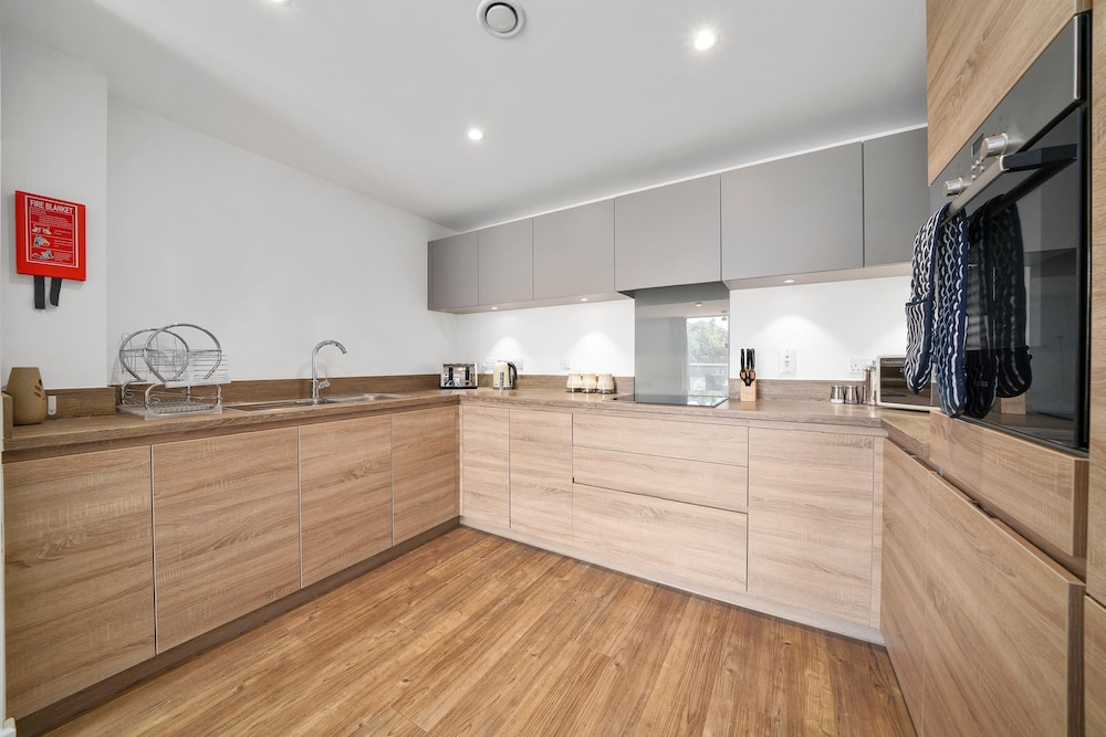 Kennet House Superior Serviced Apartment
