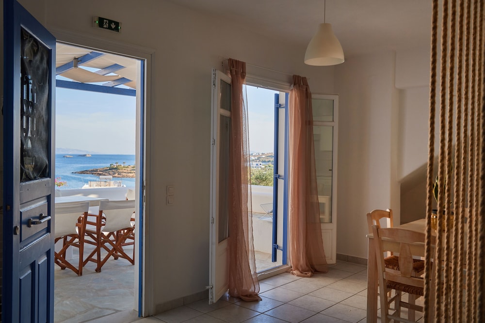 Cleopatra Seaside Homes Paros