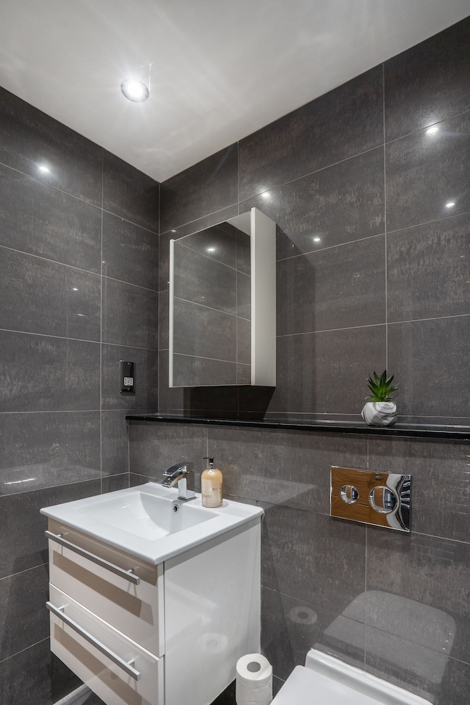 2bed-ground Floor-free Parking