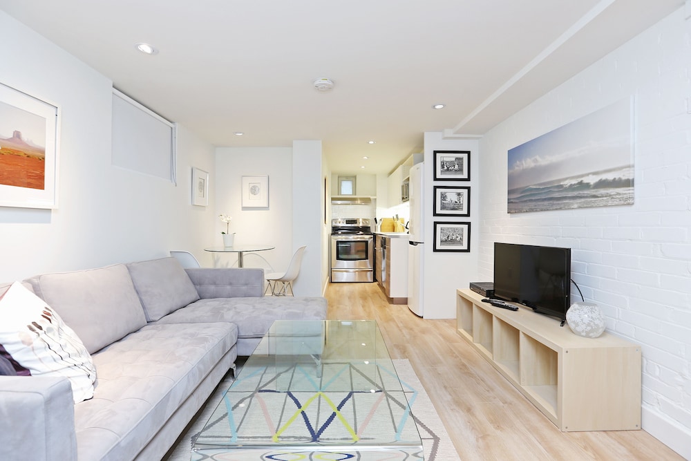 Applewood Suites - Executive Basement - Image 1