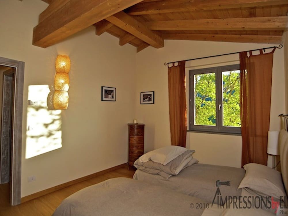 Holiday Home in Imola With Forest & Pool view 4
