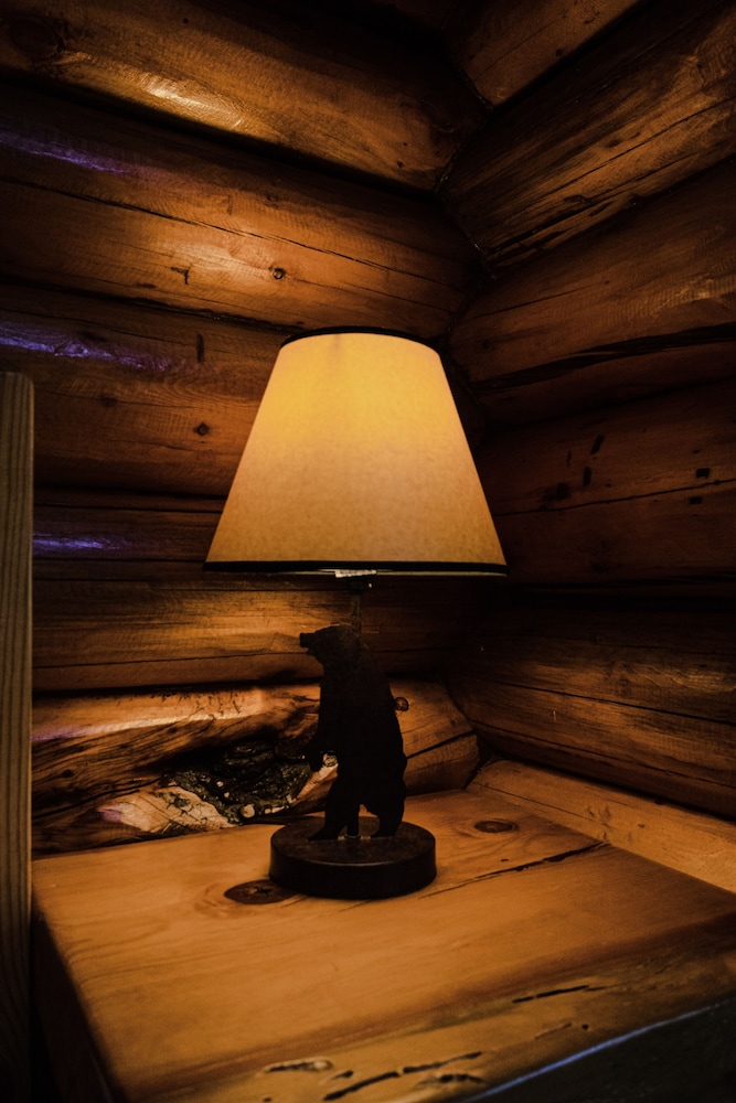 Embers Lodge and Cabins