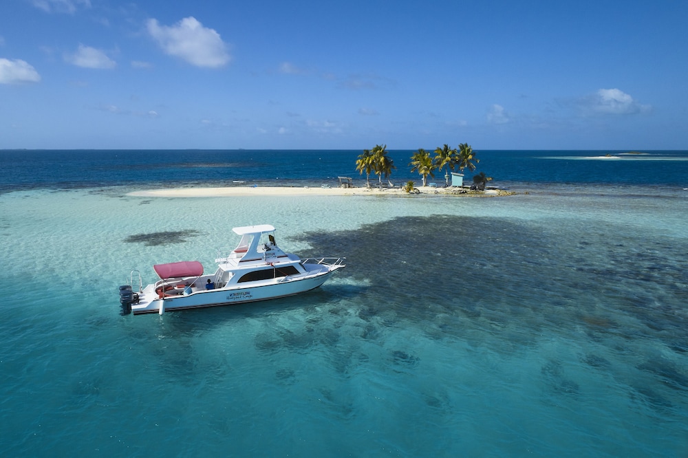 Ray Caye Private Island Resort