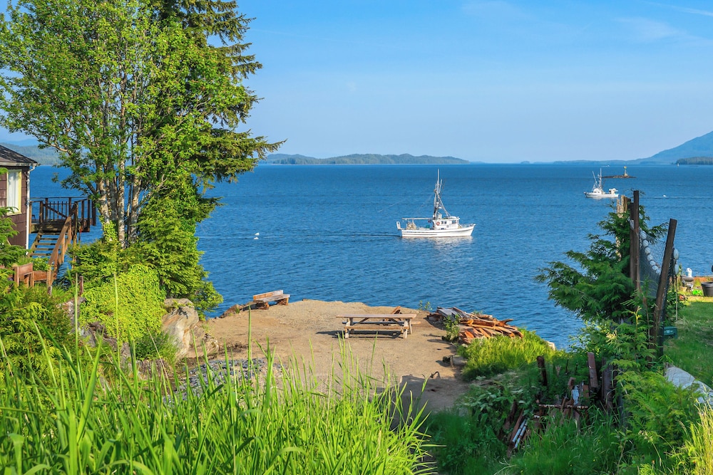 6 Mi to Main St: Oceanfront Cottage in Ketchikan
