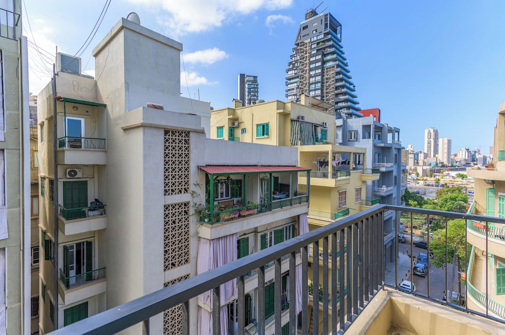 Cove - 2Br Apt W Balcony in Mar Mikhael
