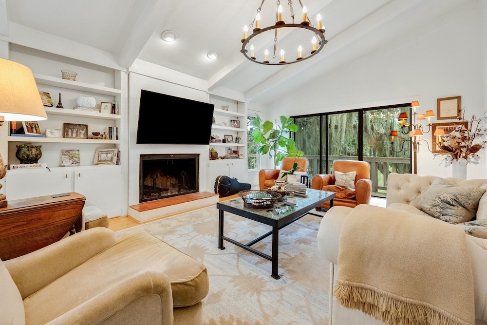 Sunny Pointe 4 Bedroom Home