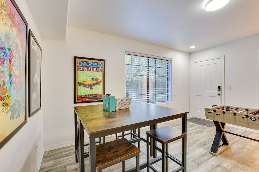 Rooftop Patio, Skyline Views: Phoenix Townhome!