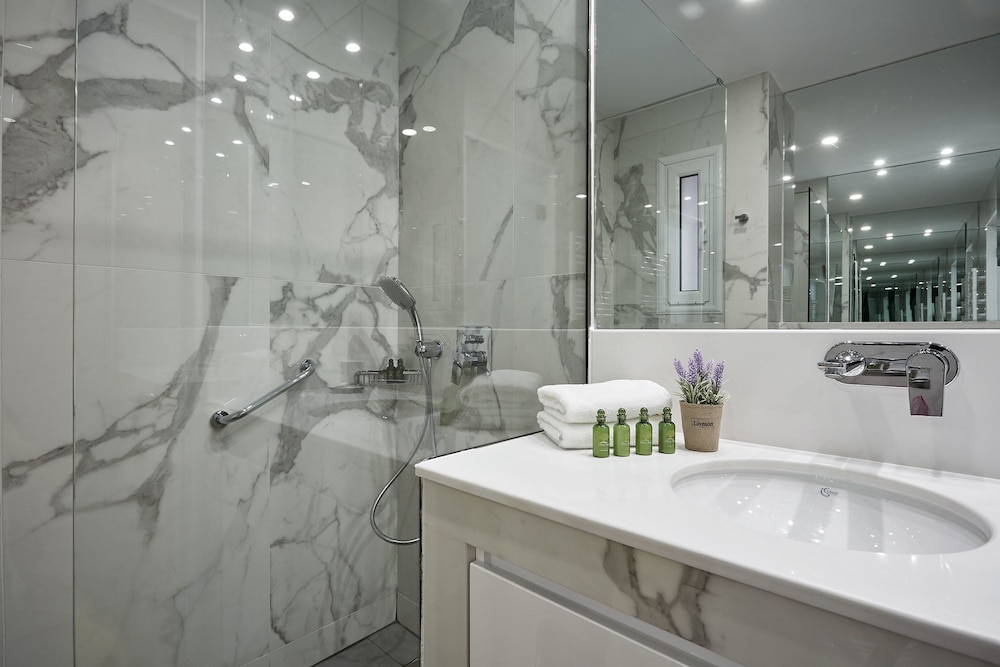 Luxurious Spacious Apt next  Hilton Area
