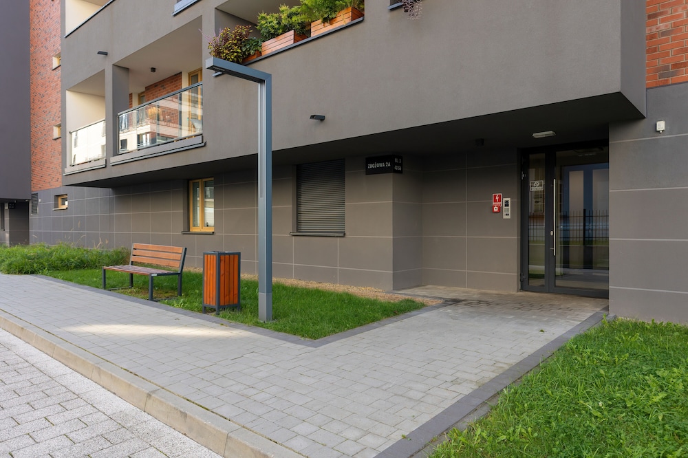 Zbożowa 2A Apartments Cracow by Renters view 2
