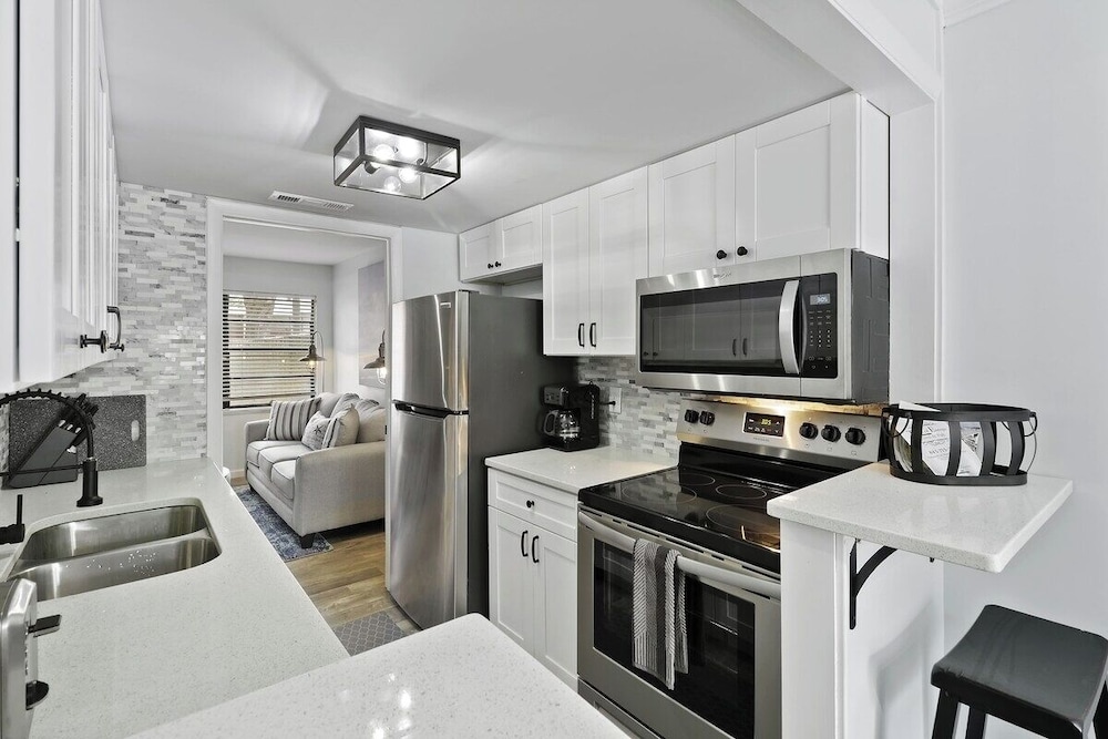 Cozy 2BR Hilton Head Townhome w/ Pool Access