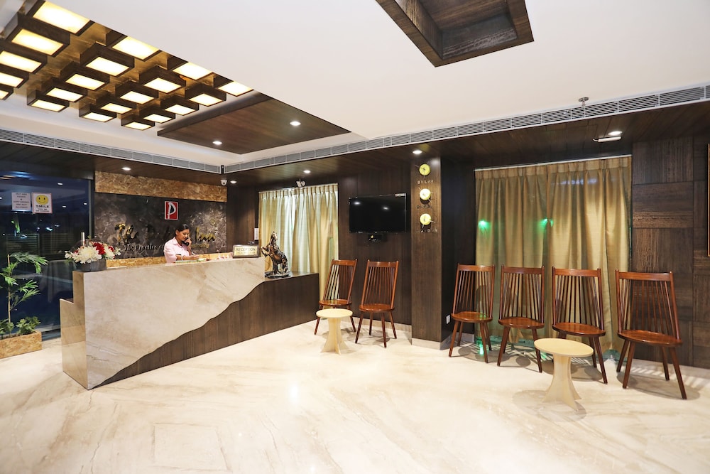 OYO 28757 Pikus Inn view 2