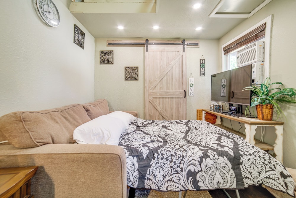 Cozy Tiny Home: 1 Mi to The Village at Meridian, photo 5
