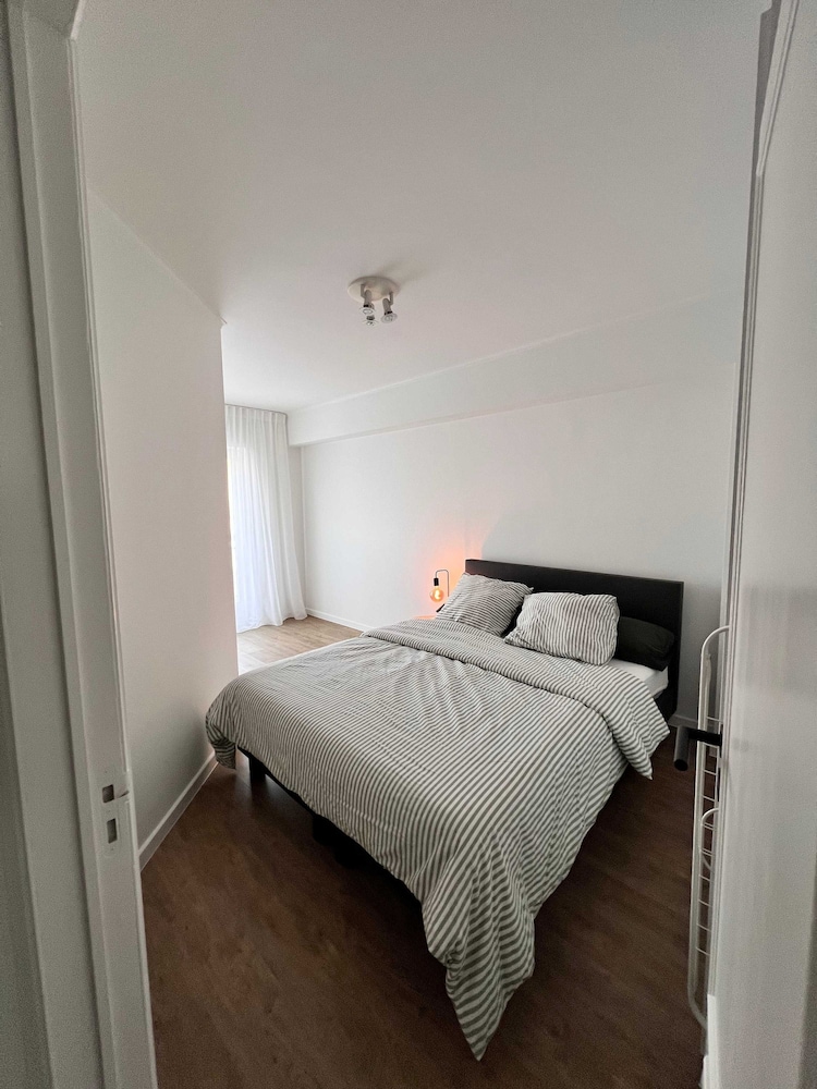 Huswell - Cozy Apartment Near the Beach Shops With Terrace
