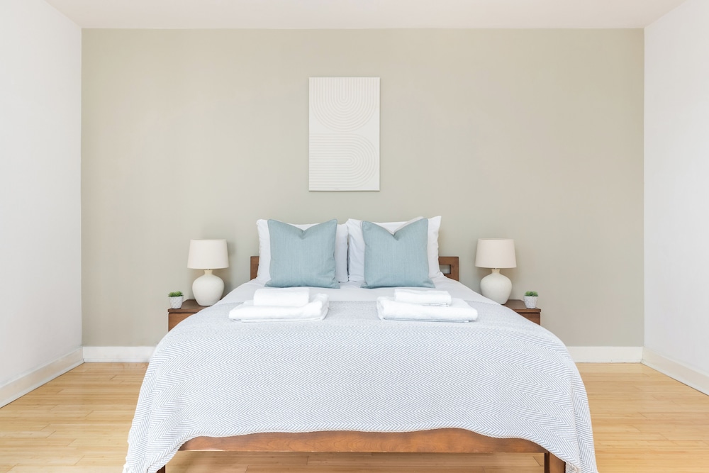 Spacious 2 Bed Apartment in Dalston