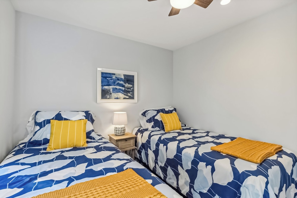 3BR Home Walk to Beach w/ Outdoor Shower & Grill