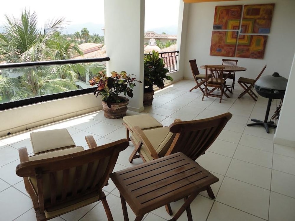 Unlimited Luxury Villas - Gran Marina Condo