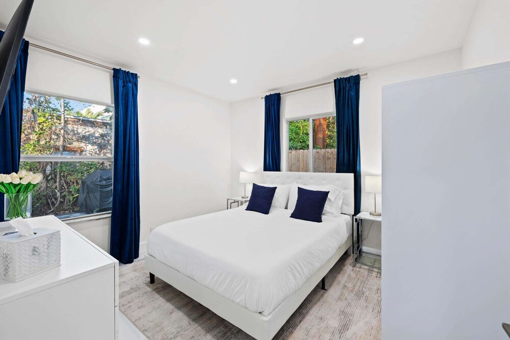 Uhost AI 4-unit Gem Mins to Las Olas Beach
