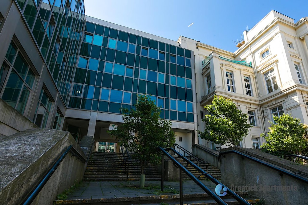 Green Diamond by Creatick Apartments