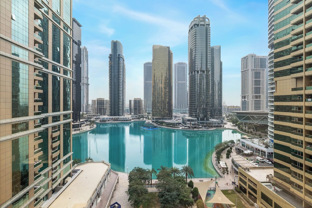 1BR by the Lake Near DMCC Metro Station