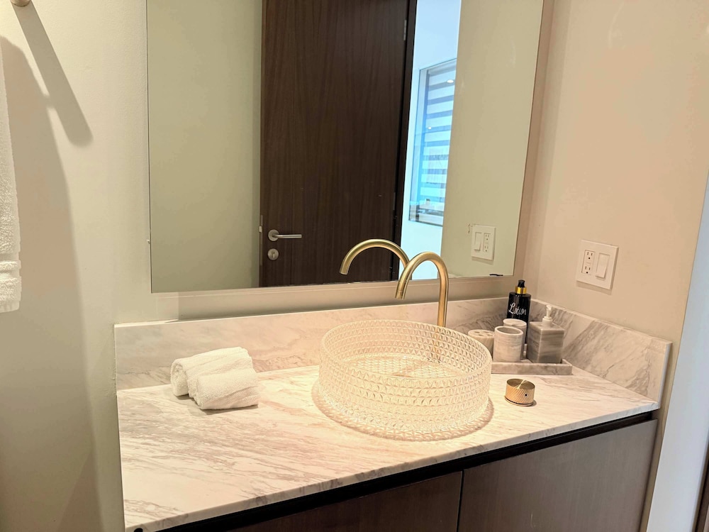Bolongo 1BR Your Exclusive Oceanfront Escape