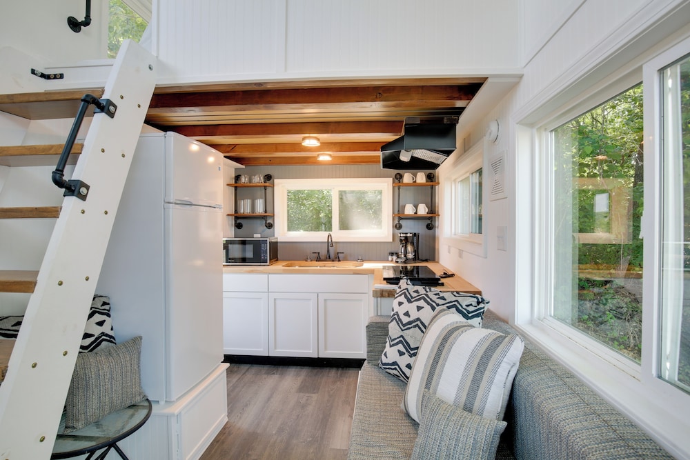 'the Chardonnay Chalet' Defiance Studio Trail!
