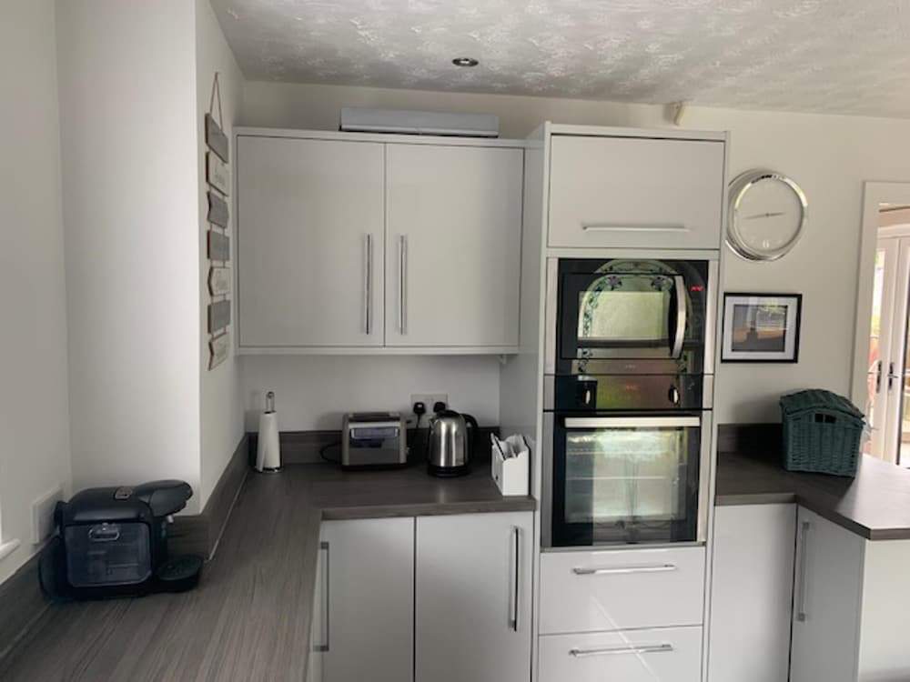 Bury Vacations - One Bedroom Apartment With En-suite  Patio - Property Image 6