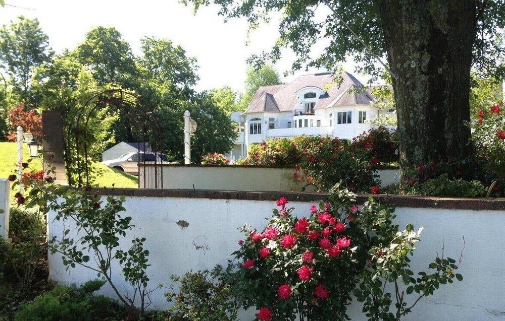 Columbia Vacations - The Columbia Inn at Peralynna Manor - Property Image 123