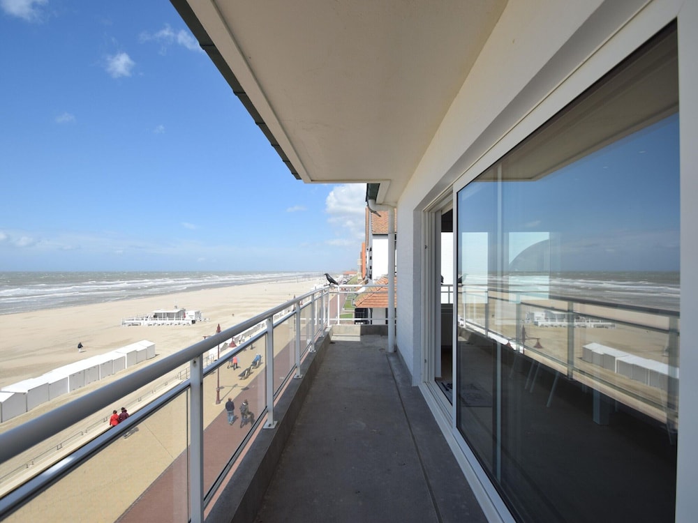 Golf Apartment With Balcony Near the sea