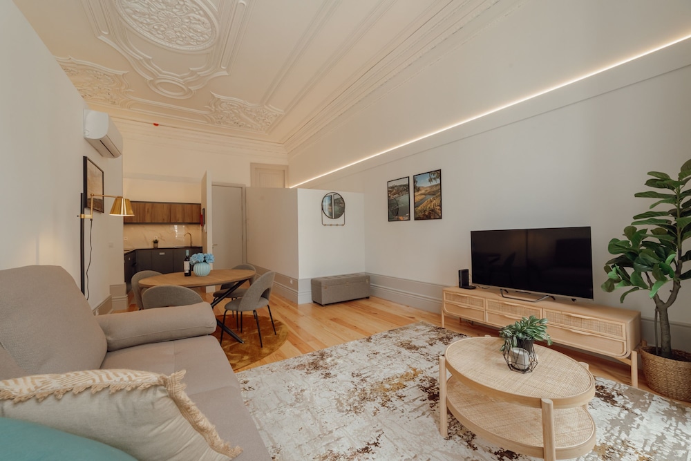 Heart OF Porto Apartment A by Vacationy