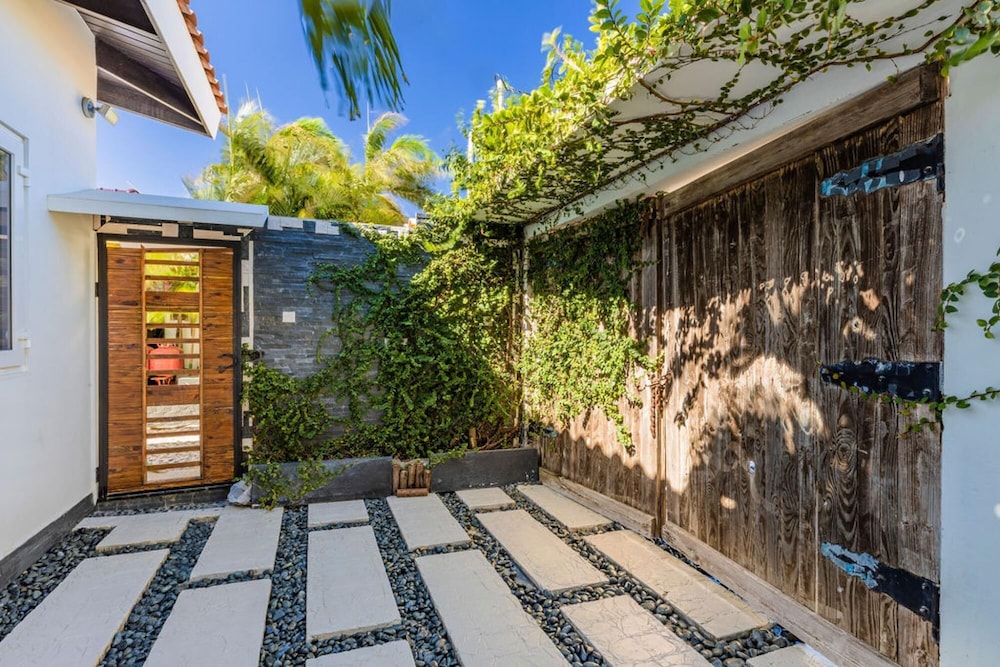 Private Retreat w 5 BR Spa Pool Jacuzzi