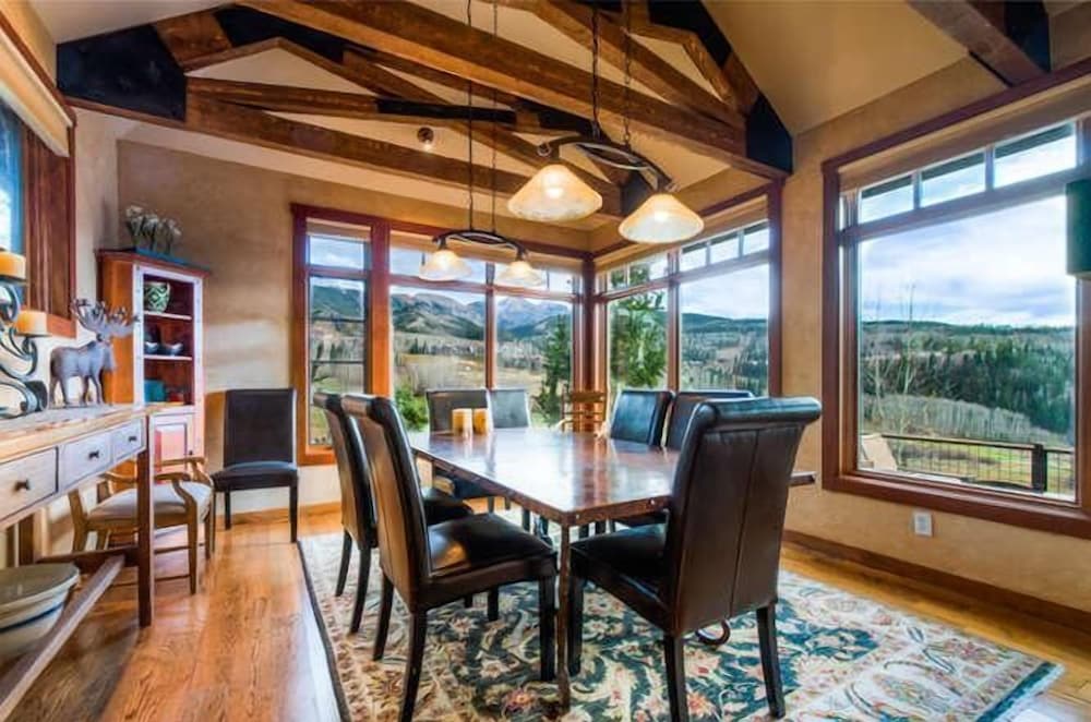 Mariemont 5 Bedroom Holiday home By Accommodations in Telluride