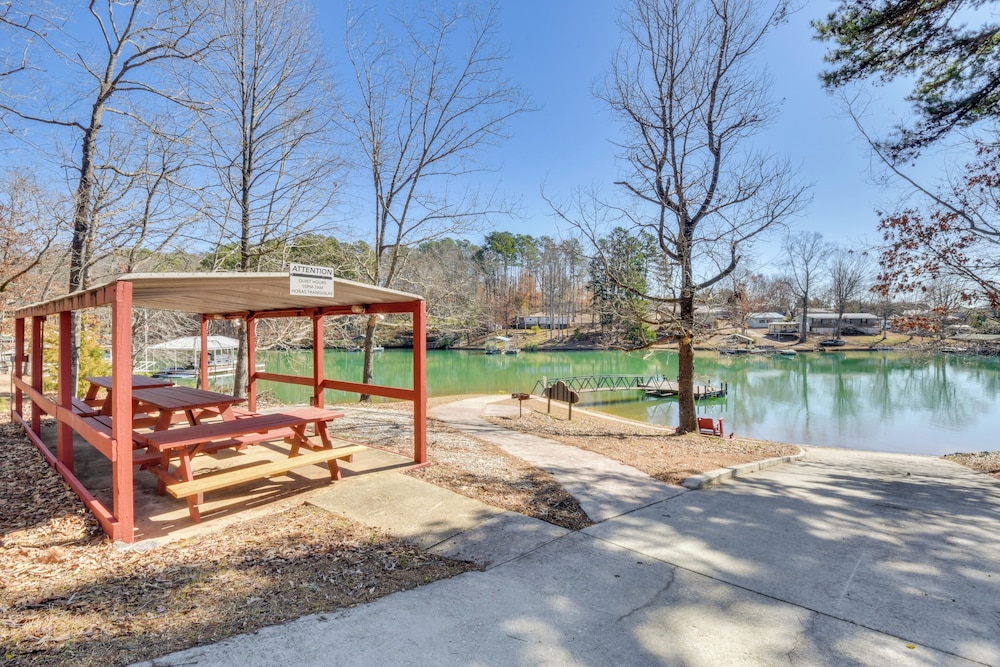Deck, Grill & Dock Access: Lake Keowee Retreat!