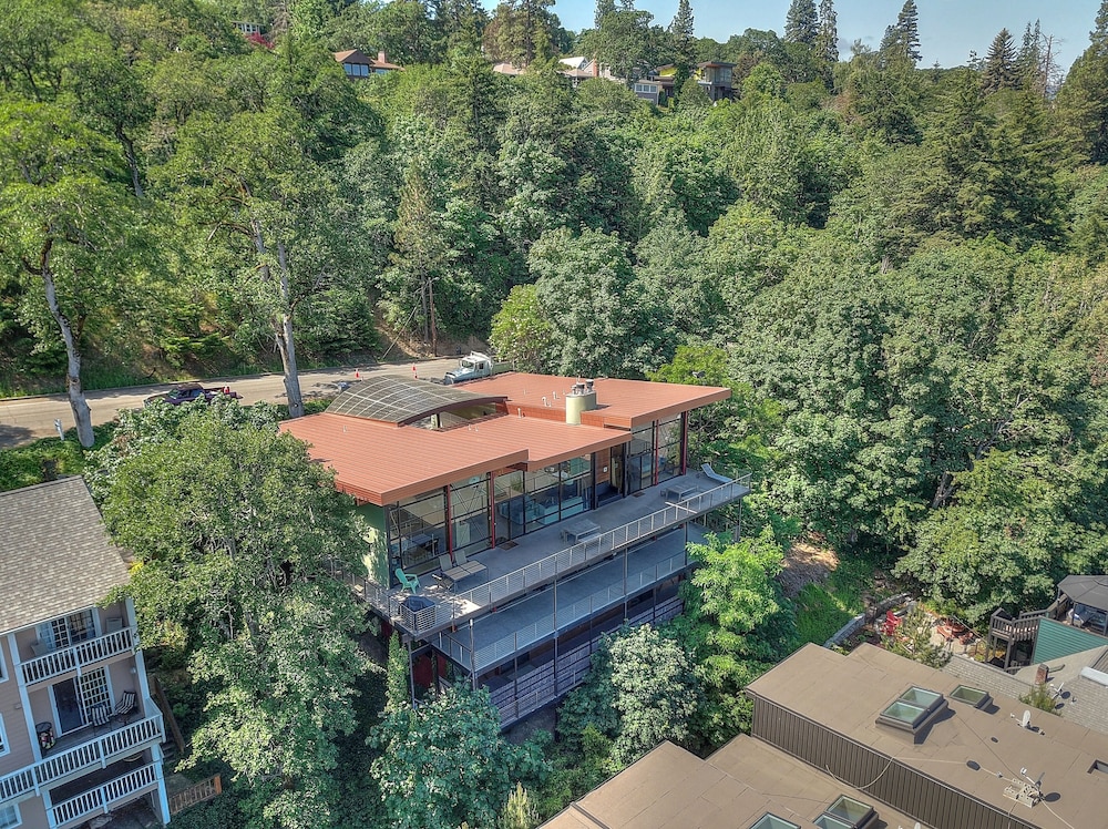 Alizes Modern Home with Views of the Columbia River Gorge by RedAwning