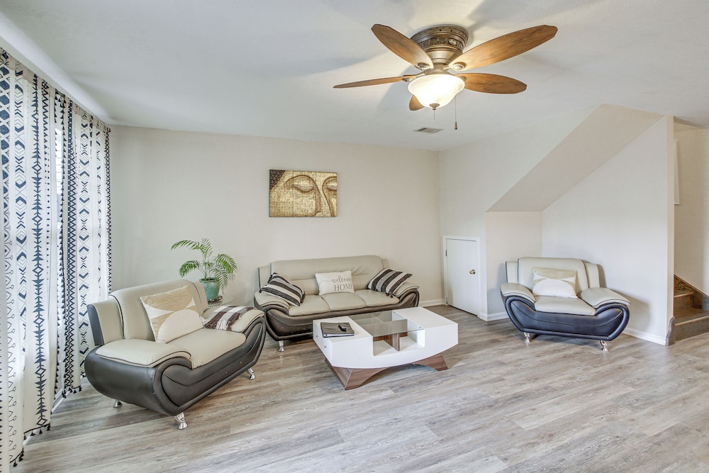 Townhome Near Lake Hamilton & Race Track!
