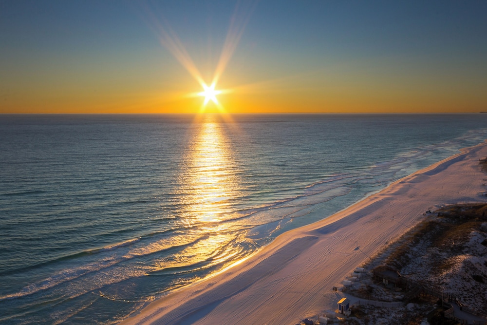 Spacious 4-bed, 3-bath Beach House Sleeps 12 for the Perfect Getaway